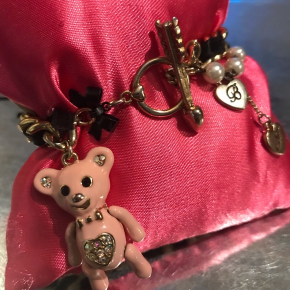 Betsey Johnson tea party pink teddy bear picnic princess sweetie pie bracelet